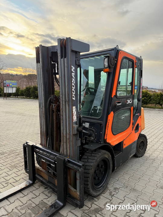 wózek widłowy DOOSAN D30S5 diesel 3000 Triplex Działoszyn
