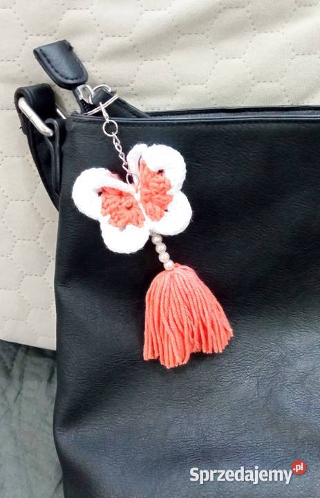 Motyl wykonany na szydełku brelok do kluczy Łask sprzedam