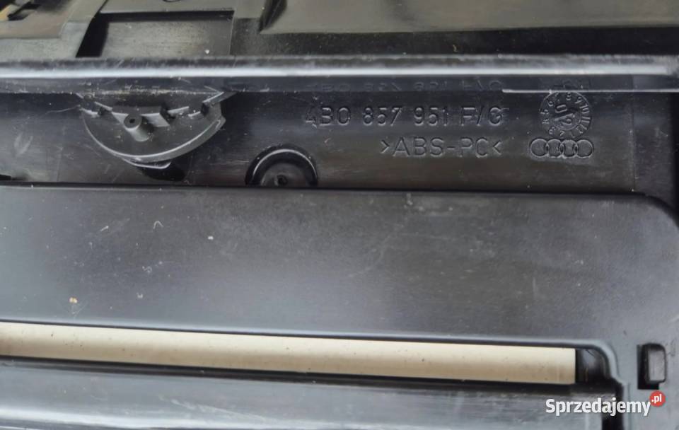 POPIELNICZKA PRZÓD Z WKŁADEM AUDI A6 C5 IMITACJA osobowe Działoszyce