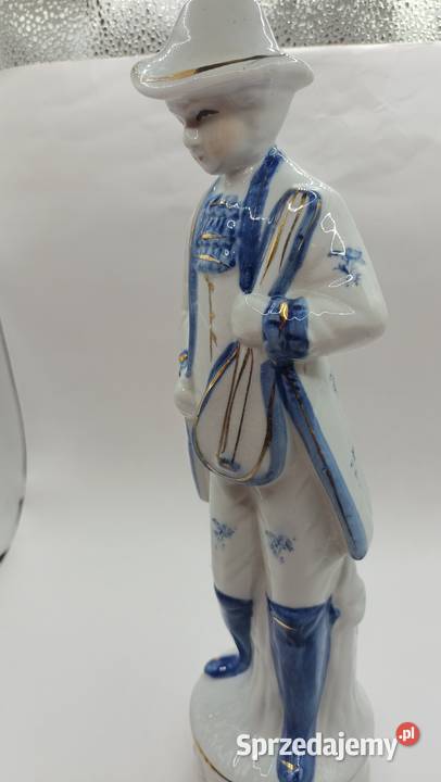 Figurka porcelanowa mężczyzna z lutnią Zamość