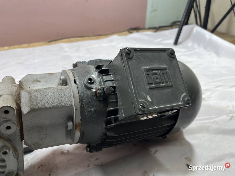 Motoreduktor Silnik z przekładnią Lenze 230V Brańsk