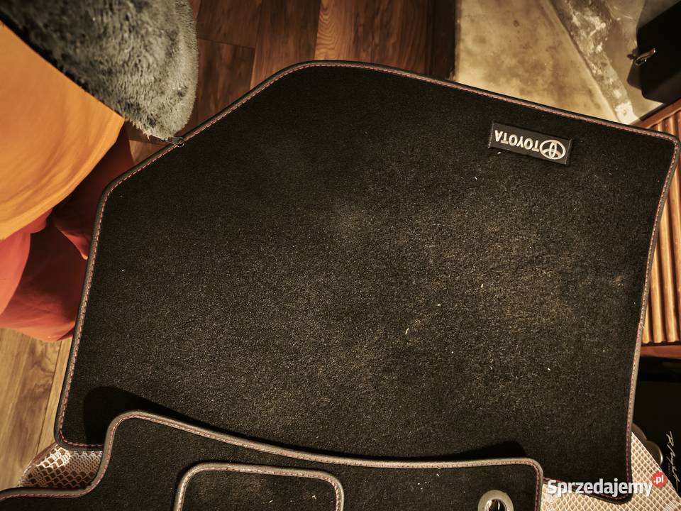 DYWANIKI TOYOTA PRIUS IV ORYGINAŁ Dywaniki