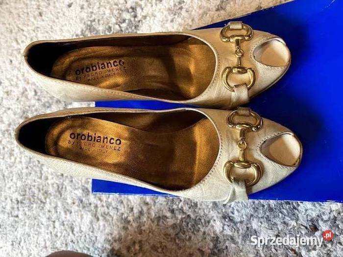 Stylowe buty na obcasie