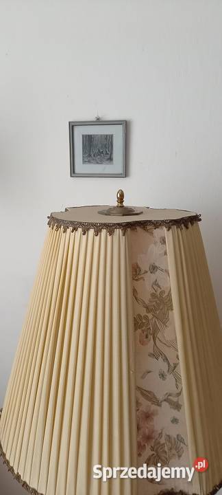Ładna mosiężna lampa podłogowa z abażurem