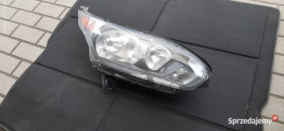 Ford Transit connect lampa prawa przód