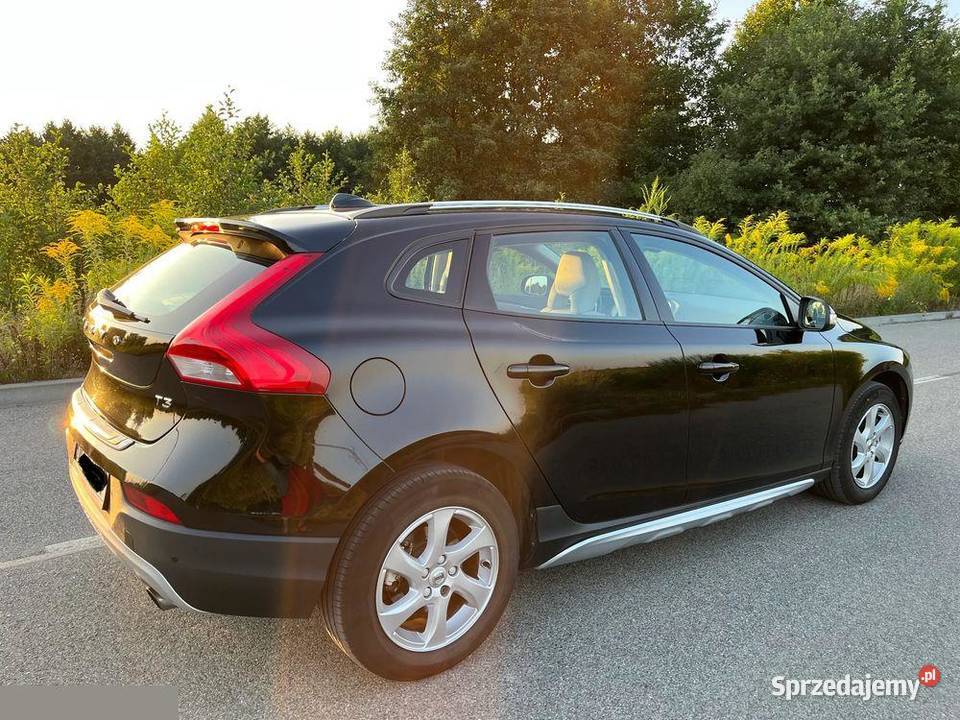 Volvo V40 Cross Country 20 benzyna 152 2017r 152KM Węgrzce Wielkie