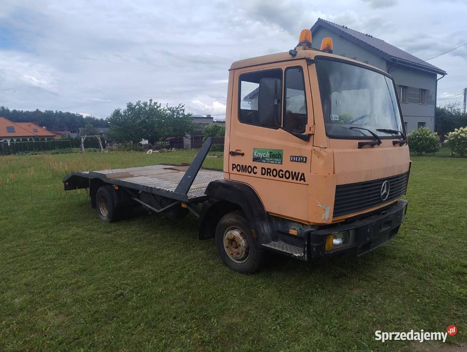 mercedes 709 D pomoc drogowa laweta najazd