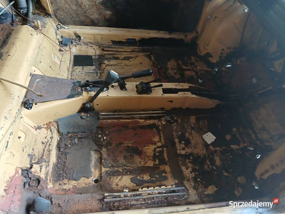 Fiat 126 FL pozostalosci łódzkie Rzgów