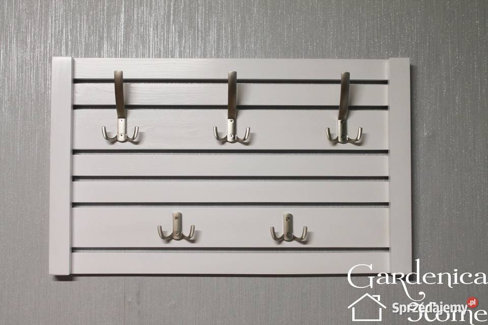 Wieszak ścienny niski nowoczesny na ubrania do