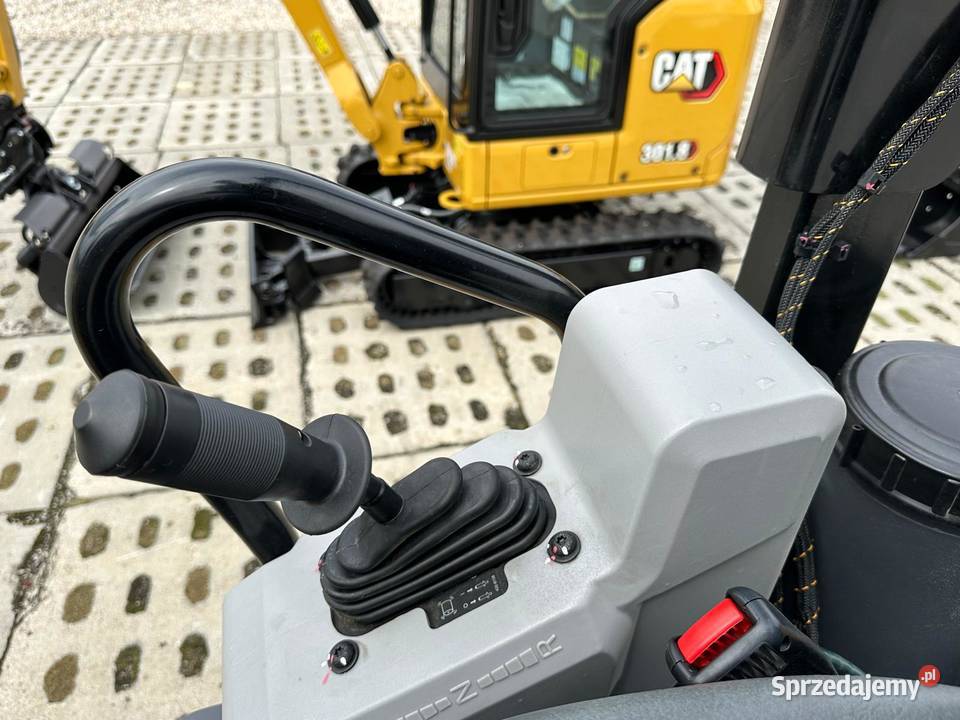 WALEC DROGOWY CATERPILLAR CB27 GC