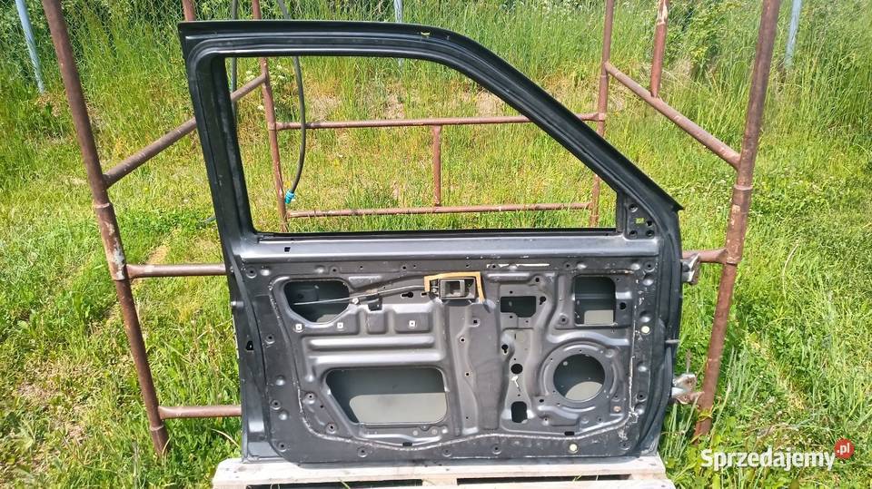 Drzwi lewe Nissan Terrano I pickup d21