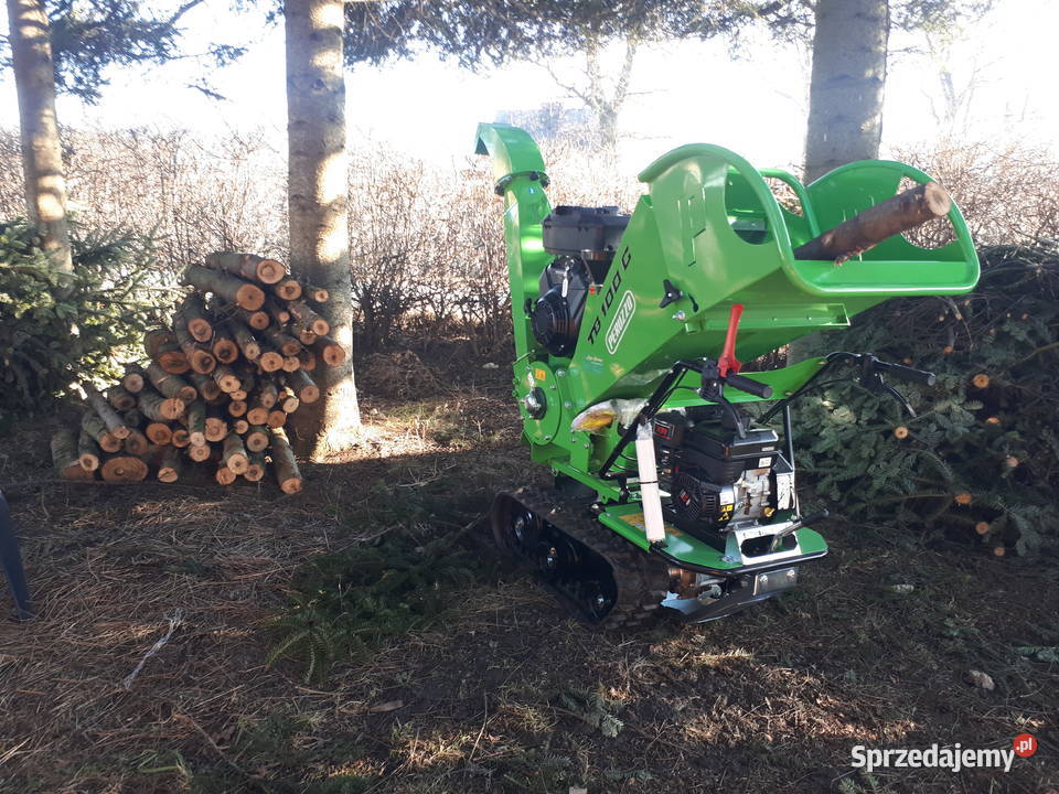 Rębak do gałęzi 10 z silnikiem 18 na gąsienicach Głogoczów