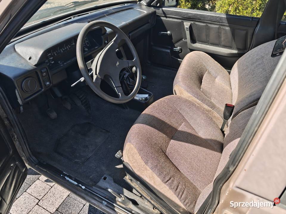 Polonez Caro 16 1992 czarne tablice bez rdzy Bieździadka
