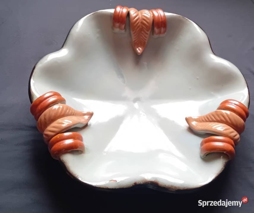 Secesyjna ceramiczna patera na 3 nogach zdobiona Koźminek