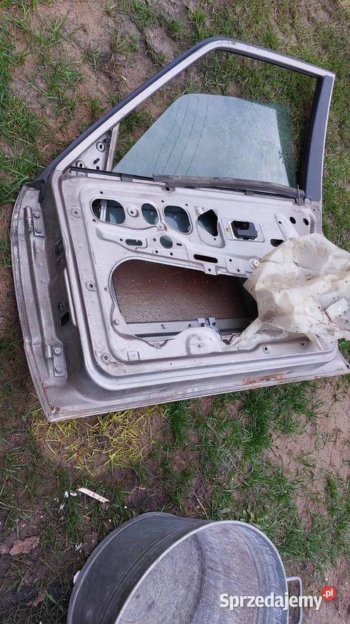 Drzwi prawy przód bmw e30 sedan kolor beżowy Rok produkcji 1987 Ścinawa sprzedam