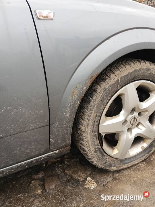syndyk sprzeda samochód Opel Astra Opactwo