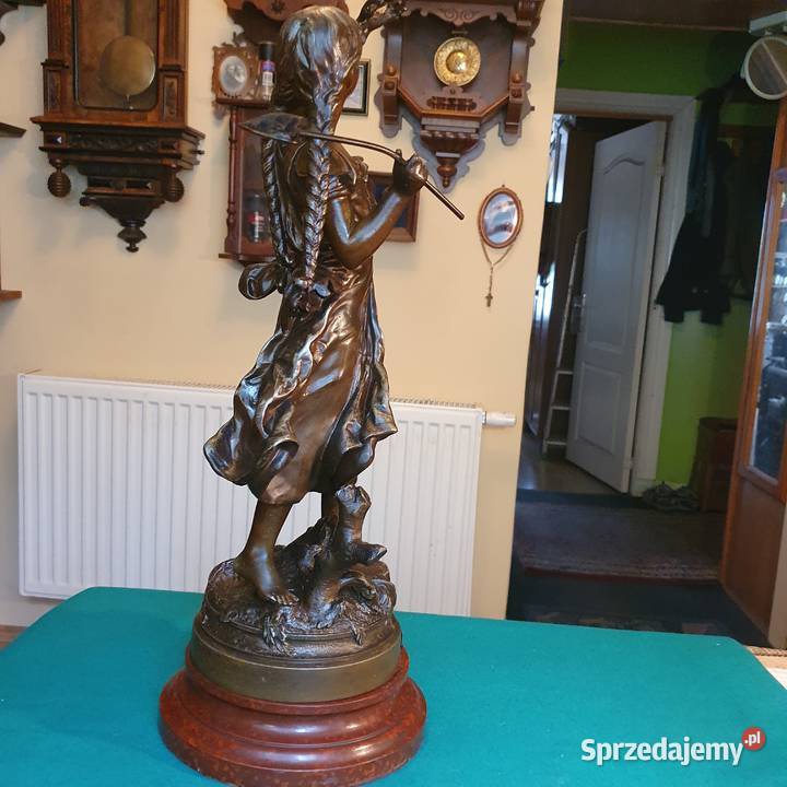 Dużasygnowana figura z cynkalu w super Wrocław