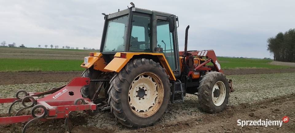 Renault 10654 Ładowacz czołowy Rembieszyce