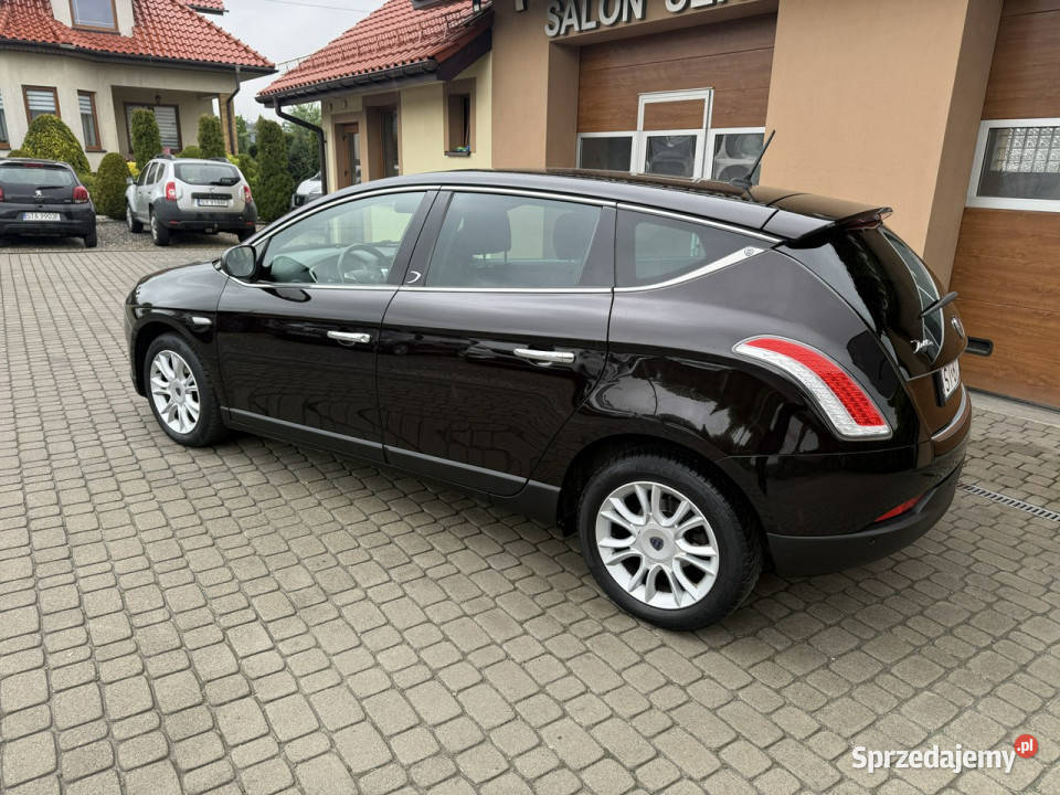 Lancia Delta 14 120 Klimatronik Navi III 2008 Orzech