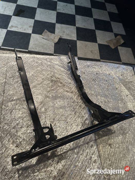 Suzuki GSX 600 F GN72B 8897 Stelaż dolny uchwyt Pozostałe wielkopolskie