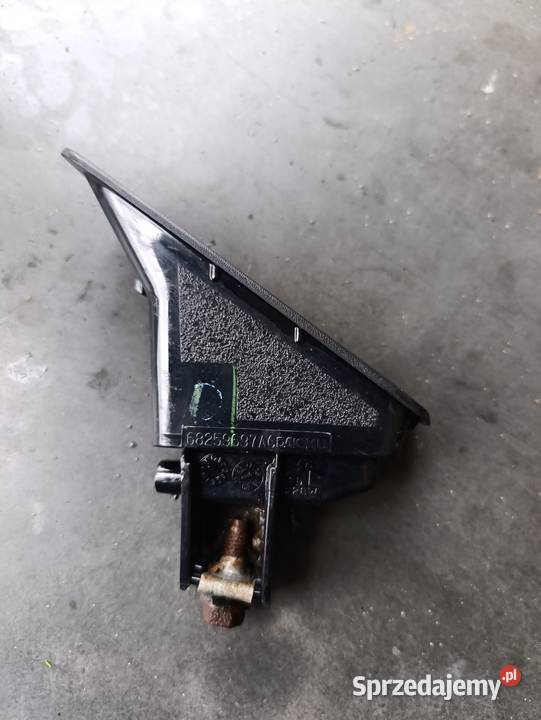 Lampa rejestracji Ram 1500 V generacja Czarny Las