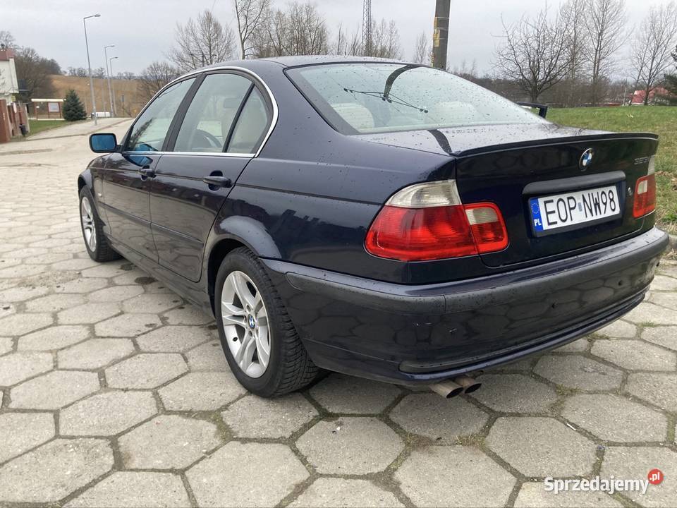 BMW 323i