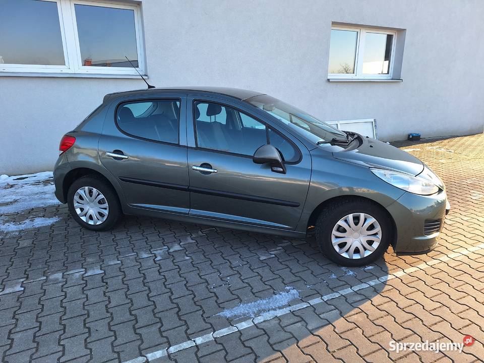 Sprzedam Peugeot 207 14 75 8v mały przebieh nieuszkodzony Kielce sprzedam
