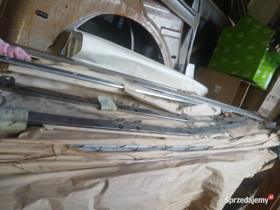 Listwa górna atrapy bumerang do fiata 125p ST Koluszki