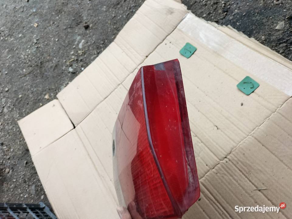 AUDI 80 B3 SEDAN B4 KOMBI LAMPA TYŁ TYLNA PRAWA Kamień-Kolonia