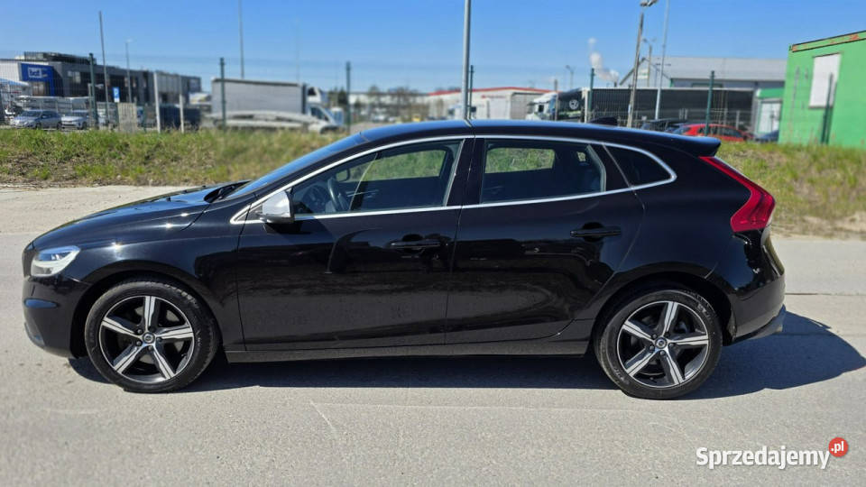 Volvo V40 T3 Ledy duza navi bixenon RDesign Rok produkcji 2018 Lębork