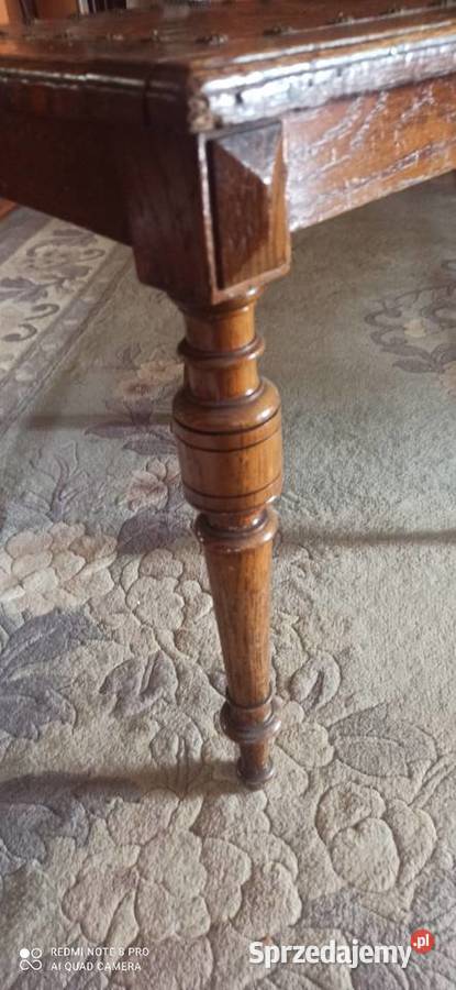 Piękne drewniane krzesło
Eklektyk Wytłaczane