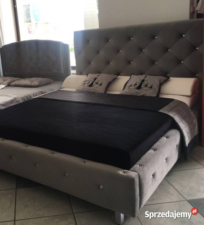 Bogato pikowane łóżko CARO 140x200 z materacem