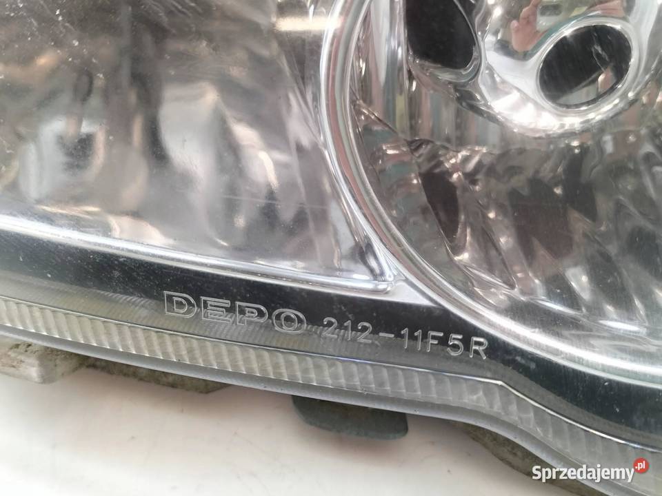 LAMPA PRZÓD PRAWA EUROPA LIFT Toyota Yaris I