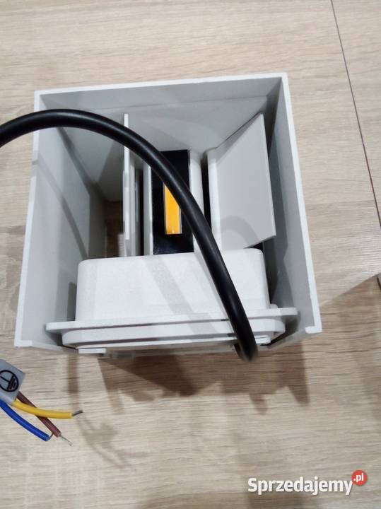 Lampy LED elewacyjne