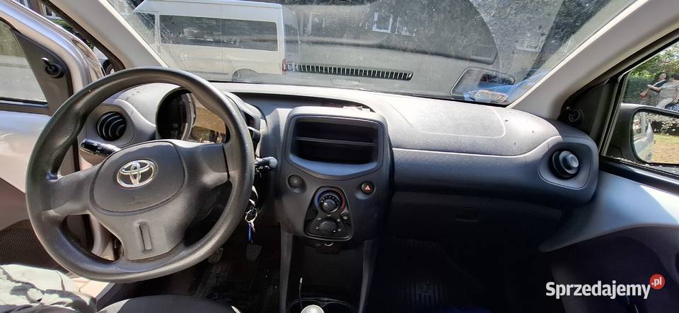 Toyota Aygo 2015 Rok produkcji 2015 Świętochłowice sprzedam