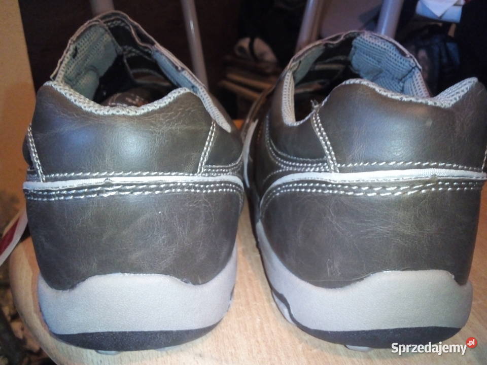 Buty męskie skórzane na rzepę marki COTTON