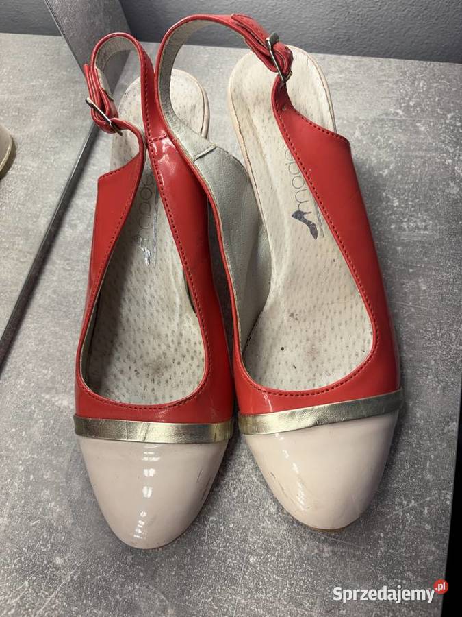 Buty na klocku z odkrytą piętą kremowe łososiowe Czółenka Jasło