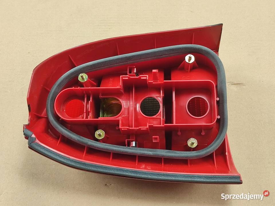 LAMPA PRAWY TYŁ AUDI A4 B5 AVANT KOMBI 9401 Lampy cofania