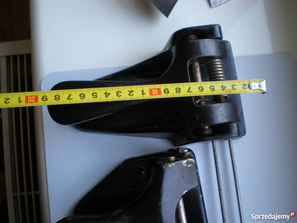 Zabytkowy stylowy ciężki dziurkacz biurowy inny kolor Barlinek