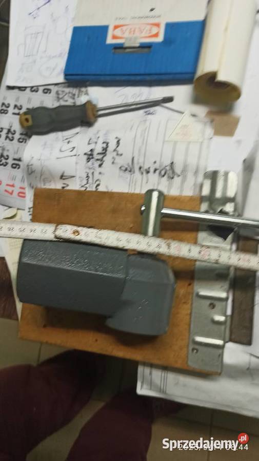 łącznik do mechanizmu posuwu do maszyn