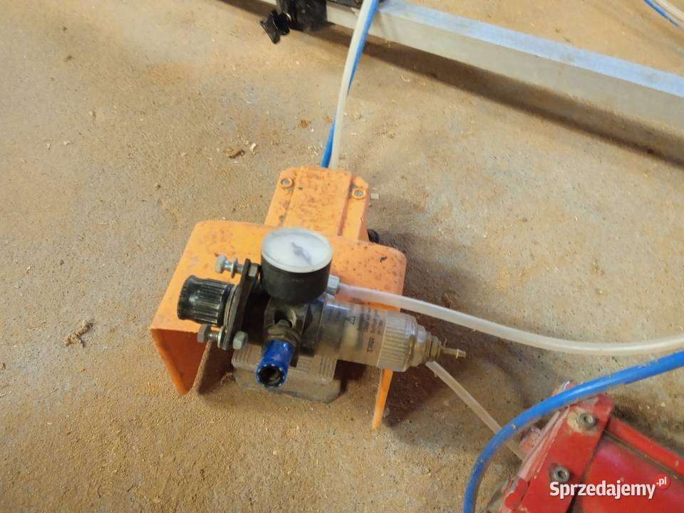 Pneumatyczna gilotyna do okuć okiennych