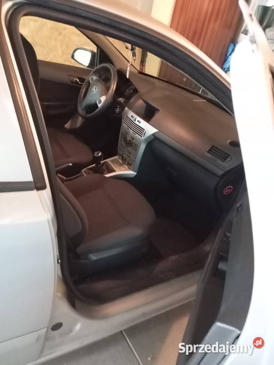 Sprzedam opla Astra h Hutki sprzedam