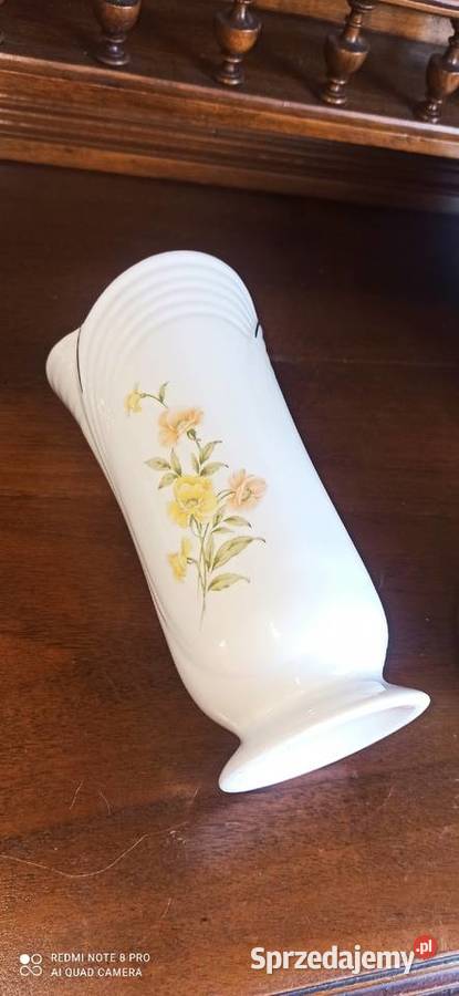 Wazon z subtelnymi kwiatami w trzech kasetonach Gdańsk