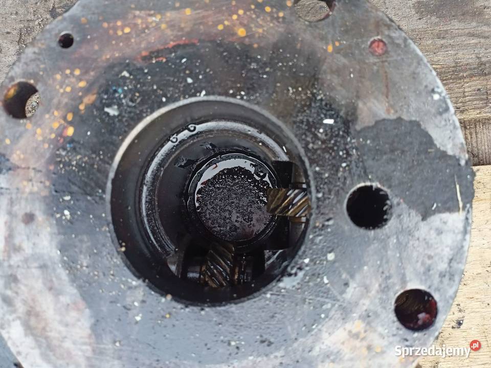 Sprzedam pokrywę napędu nadajnika obrotomierza Biznes i Przemysł