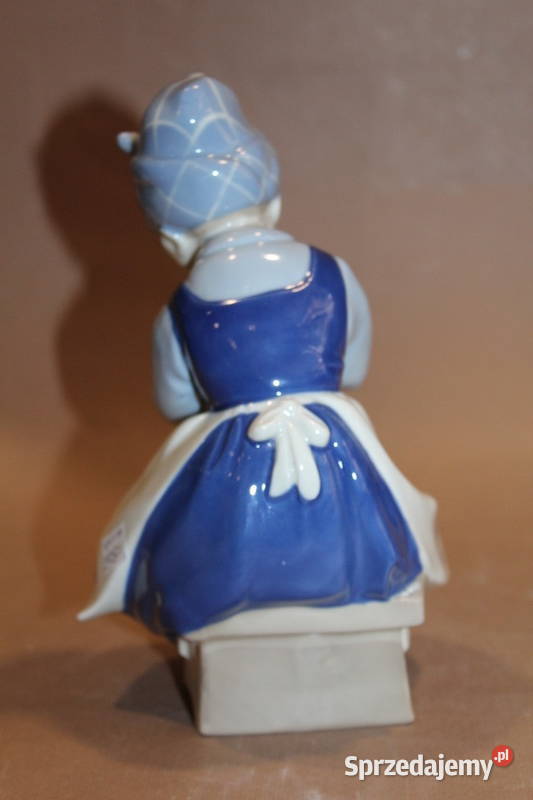 Figurka kobiety robiącej na drutach Lippelsdorf Szczecin