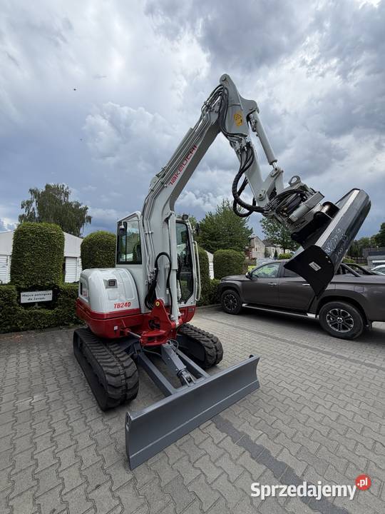 Minikoparka Takeuchi TB 240 V5 4 tony z sprzedam