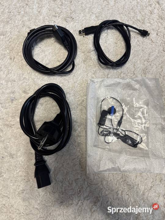 4 Pro 1TB Jet Black 2 pady gry stacja ładowania