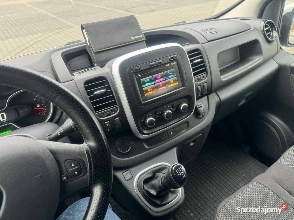 Renault Trafic niski przebieg FV23 idealny stan mazowieckie Uwieliny