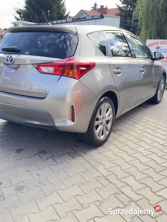 Toyota Auris hybryda 18 bogate wyposażenie Dobczyn sprzedam