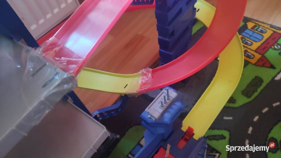 Parking majorette ogromny garaż centrum pościgu Książ Wielkopolski